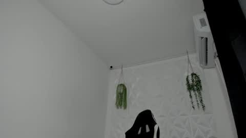 Snapshot of dakota_x18 chatting on December 15, 2025, 8:24 pm dakota_x18 online show from December 15, 2025, 8:24 pm