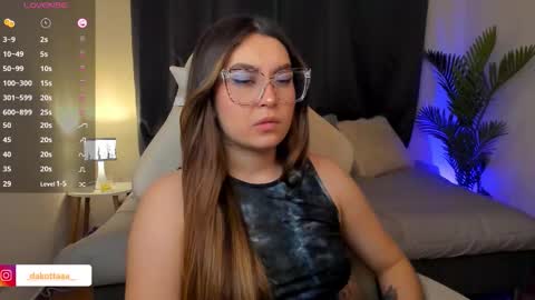 dakottaa__ online show from November 23, 2025, 12:21 am