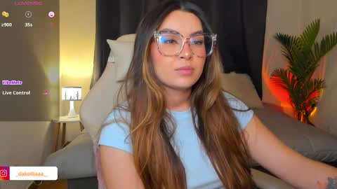 dakottaa__ online show from April 4, 2026, 11:35 pm