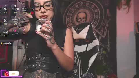 dalia_vorhees online show from November 22, 2025, 1:48 am