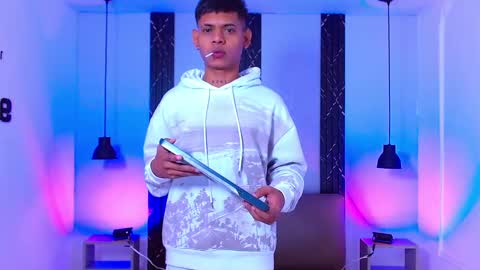 damar_felipe online show from September 17, 2025, 4:25 am