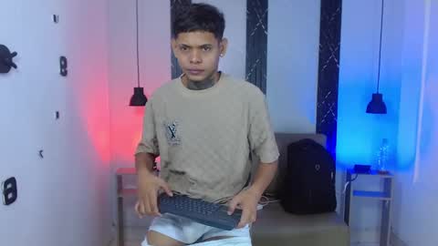 damar_felipe online show from November 11, 2025, 4:01 am
