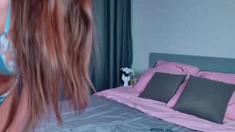 Julia online show from November 12, 2025, 2:34 am