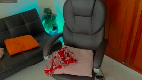 Kary-- independent model Schedule 0530am-1000am colombian time online show from February 10, 2025, 6:09 am