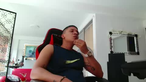 damyan_2003 online show from February 18, 2025, 6:37 pm