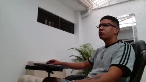 damyan_2003 online show from April 7, 2026, 7:14 pm