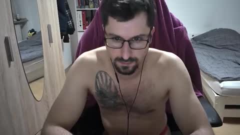 Snapshot of dan_the_man405 chatting on November 25, 2025, 8:42 pm King Dan online show from November 25, 2025, 8:42 pm