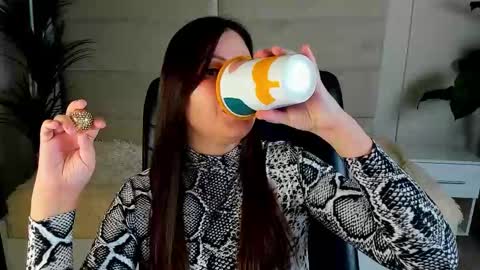 Dana Dom online show from November 23, 2025, 2:00 am