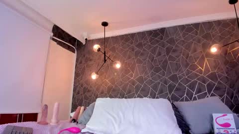    online show from October 31, 2025, 9:43 am