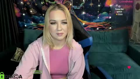 dances_queen online show from January 9, 2026, 8:17 am