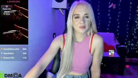 Snapshot of dances_queen chatting on June 29, 2026, 10:15 am dances_queen online show from June 29, 2026, 10:15 am