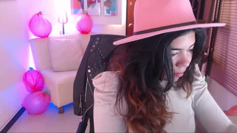 Snapshot of dangel_noir6 chatting on October 21, 2025, 11:44 am Veronica online show from October 21, 2025, 11:44 am