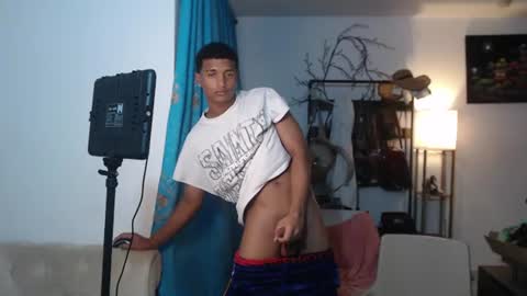 Snapshot of dani_brown19 chatting on June 15, 2026, 1:19 am dani_brown19 online show from June 15, 2026, 1:19 am