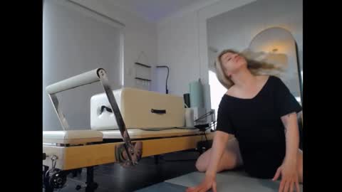 Snapshot of dani_does_pilates chatting on January 14, 2026, 11:20 pm Dani Sunshine online show from January 14, 2026, 11:20 pm