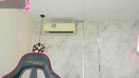 Snapshot of dani_lue chatting on March 6, 2026, 11:28 am dani_lue online show from March 6, 2026, 11:28 am