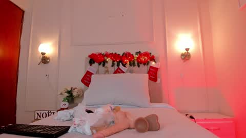 Snapshot of dani_skinny_ chatting on December 5, 2024, 2:44 pm Hi I am Dani online show from December 5, 2024, 2:44 pm