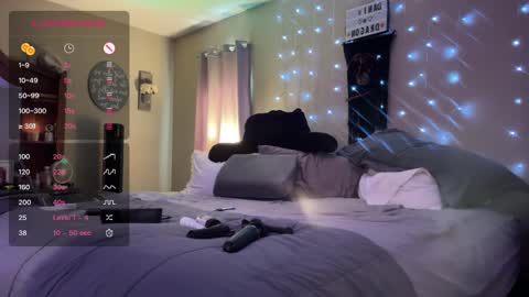 Dani Dragon online show from December 18, 2024, 4:17 pm