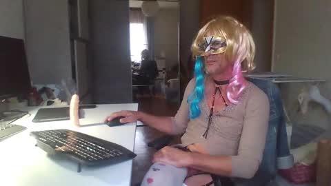 newcumer online show from December 19, 2024, 2:46 pm