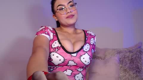 Snapshot of daniela_valencia chatting on February 10, 2025, 6:56 pm Lucia online show from February 10, 2025, 6:56 pm