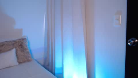 Snapshot of daniela_valencia chatting on October 8, 2025, 8:39 pm Lucia online show from October 8, 2025, 8:39 pm