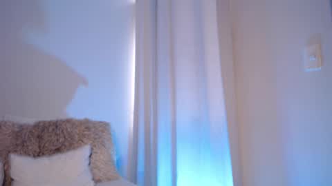 Snapshot of daniela_valencia chatting on October 9, 2025, 5:11 pm Lucia online show from October 9, 2025, 5:11 pm