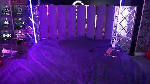 danielareign online show from March 31, 2026, 1:33 pm