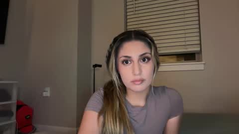 daniellarae1 online show from May 1, 2026, 4:17 am