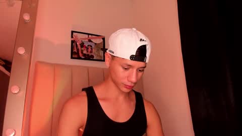 Snapshot of daniels_cruz chatting on February 28, 2025, 9:23 pm Daniels Cruz online show from February 28, 2025, 9:23 pm