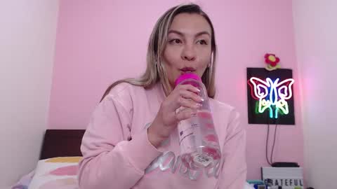 K A R O L online show from December 19, 2024, 3:18 am