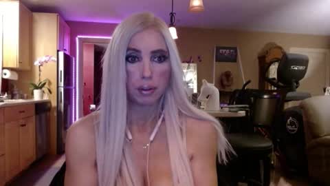 DanikaWhite69 online show from November 22, 2025, 11:31 am
