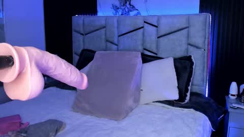 Dani Phonenix online show from February 10, 2025, 7:28 pm