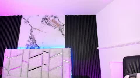 Dani Phonenix online show from September 25, 2025, 3:38 pm