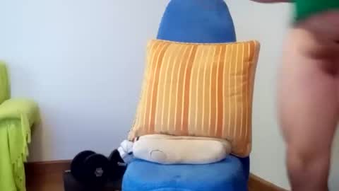 daniroca8 online show from December 4, 2025, 3:43 pm