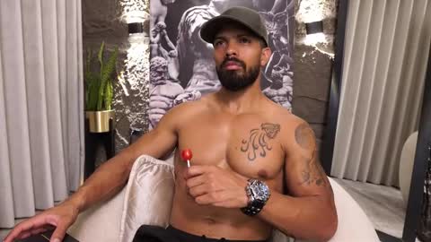 Snapshot of dann_saenz chatting on March 25, 2026, 1:06 pm Dann saenz online show from March 25, 2026, 1:06 pm