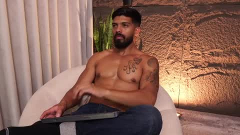 Snapshot of dann_saenz chatting on April 1, 2026, 12:28 pm Dann saenz online show from April 1, 2026, 12:28 pm