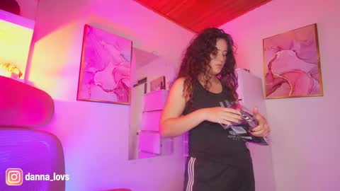 Danna Lovs online show from November 7, 2025, 7:03 pm