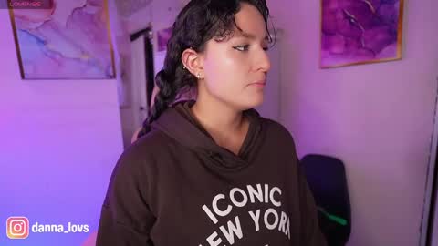 Danna Lovs online show from April 8, 2026, 10:48 am