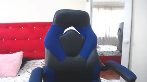 danna martinez33 online show from October 8, 2025, 5:10 pm