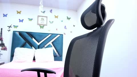Snapshot of danna_martinezz chatting on January 9, 2025, 6:27 am Danna martinezz online show from January 9, 2025, 6:27 am
