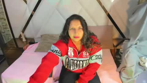 danna_sg online show from June 17, 2026, 3:53 am