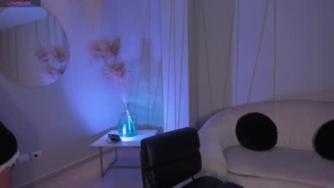 Danna Cruz  online show from December 24, 2024, 5:23 pm