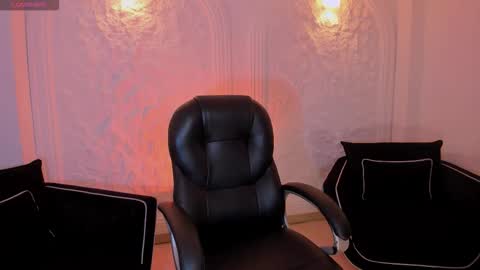 Danna Cruz  online show from November 7, 2025, 7:03 pm