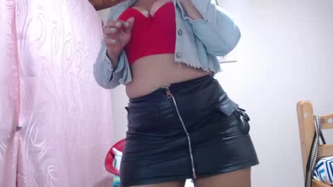 dannamomcerratt online show from April 25, 2026, 1:41 am