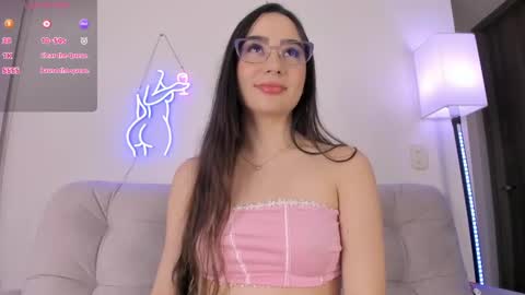 Snapshot of dannate1 chatting on December 20, 2024, 12:19 am danna online show from December 20, 2024, 12:19 am