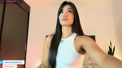 Danna Wells online show from October 6, 2025, 11:18 am