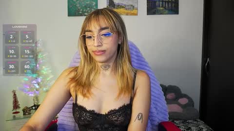 Snapshot of dannielle_ chatting on December 14, 2024, 10:39 pm online show from December 14, 2024, 10:39 pm