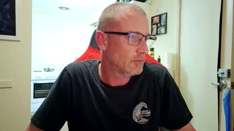 dannozdirekt online show from November 5, 2025, 12:27 pm