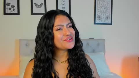 Antonella Mora online show from December 2, 2025, 1:05 pm