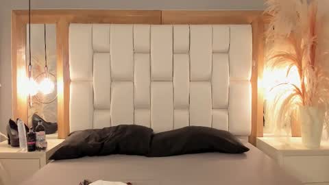 daphne_and_roger online show from September 16, 2025, 11:33 am