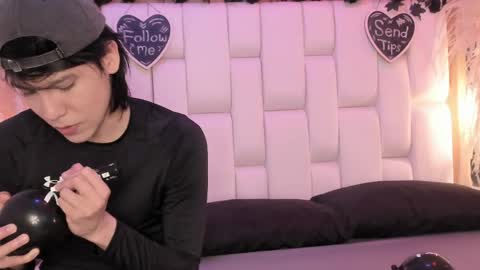 daphne_and_roger online show from April 16, 2026, 11:22 am